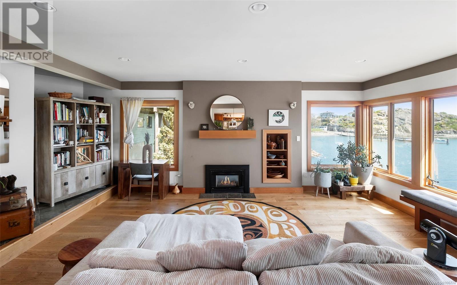 Property at 303 Plaskett Pl image 4