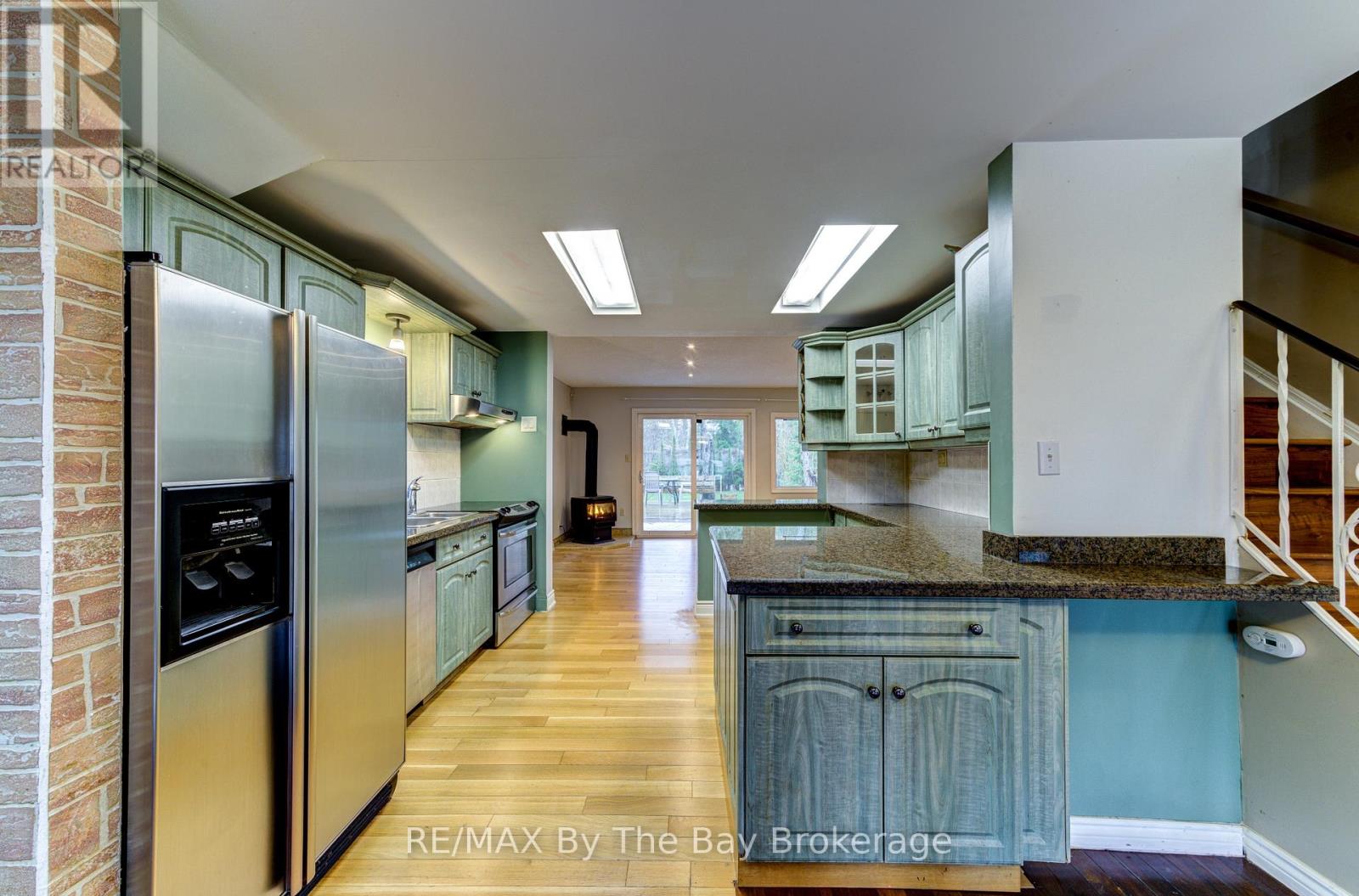 1719 Shore Lane, Wasaga Beach, Ontario  L9Z 1V7 - Photo 7 - S12119990