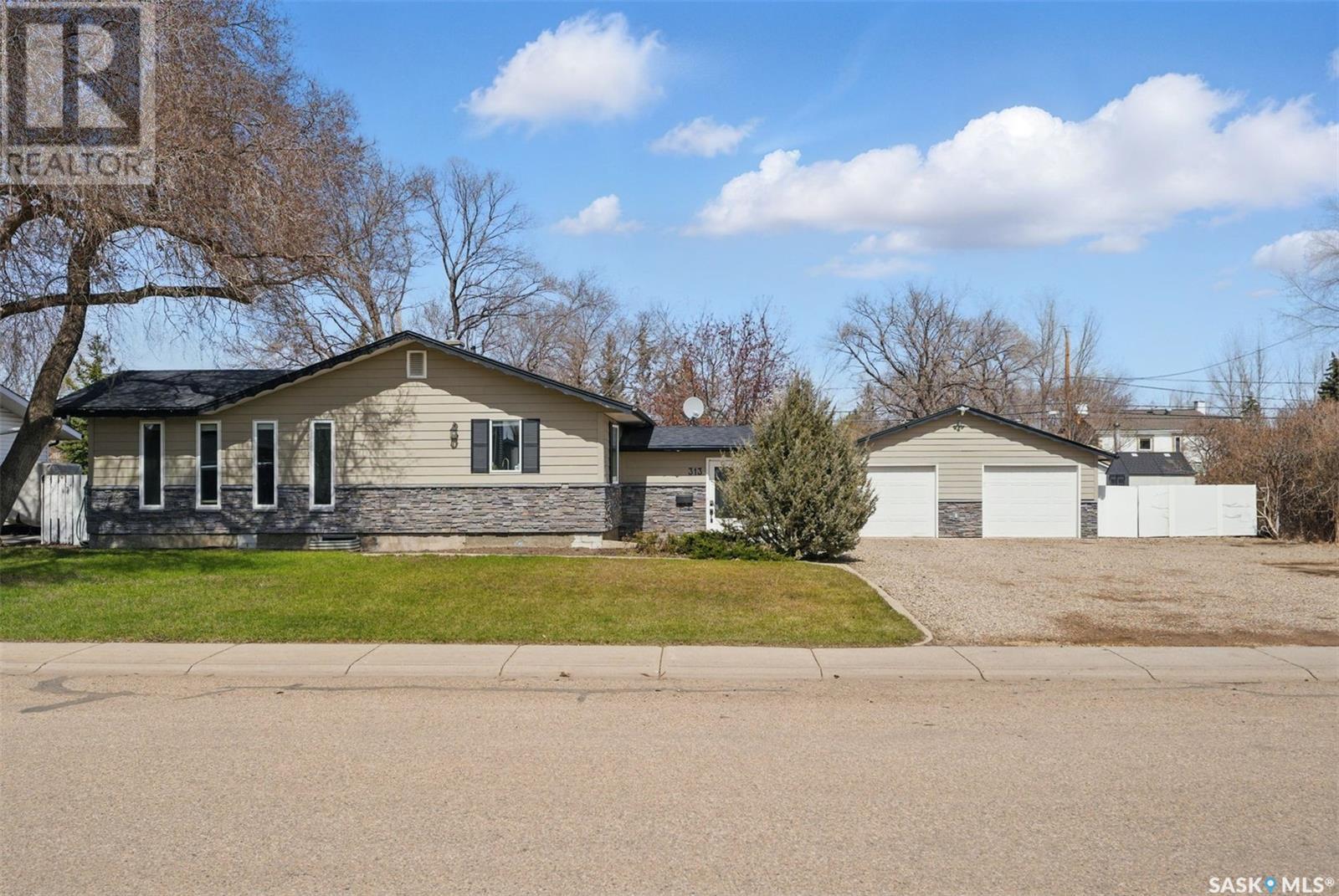 313 3rd Street, Martensville, Saskatchewan  S0K 0A2 - Photo 2 - SK004509