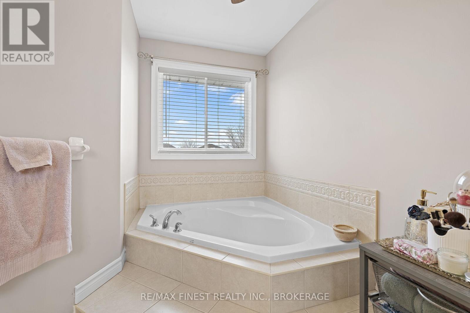 230 Honeywood Avenue, Kingston, Ontario  K7K 7L4 - Photo 24 - X12124072