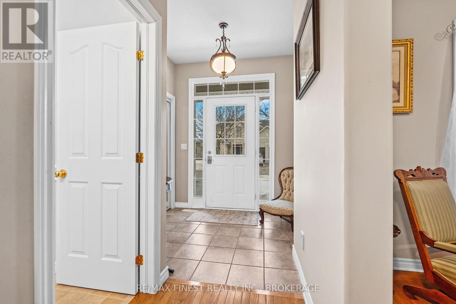 230 Honeywood Avenue, Kingston, Ontario  K7K 7L4 - Photo 5 - X12124072