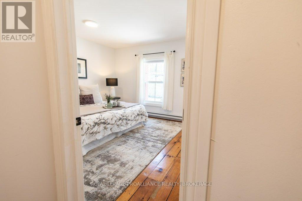 119 Montreal Street, Kingston, Ontario  K7K 3E9 - Photo 10 - X12124180