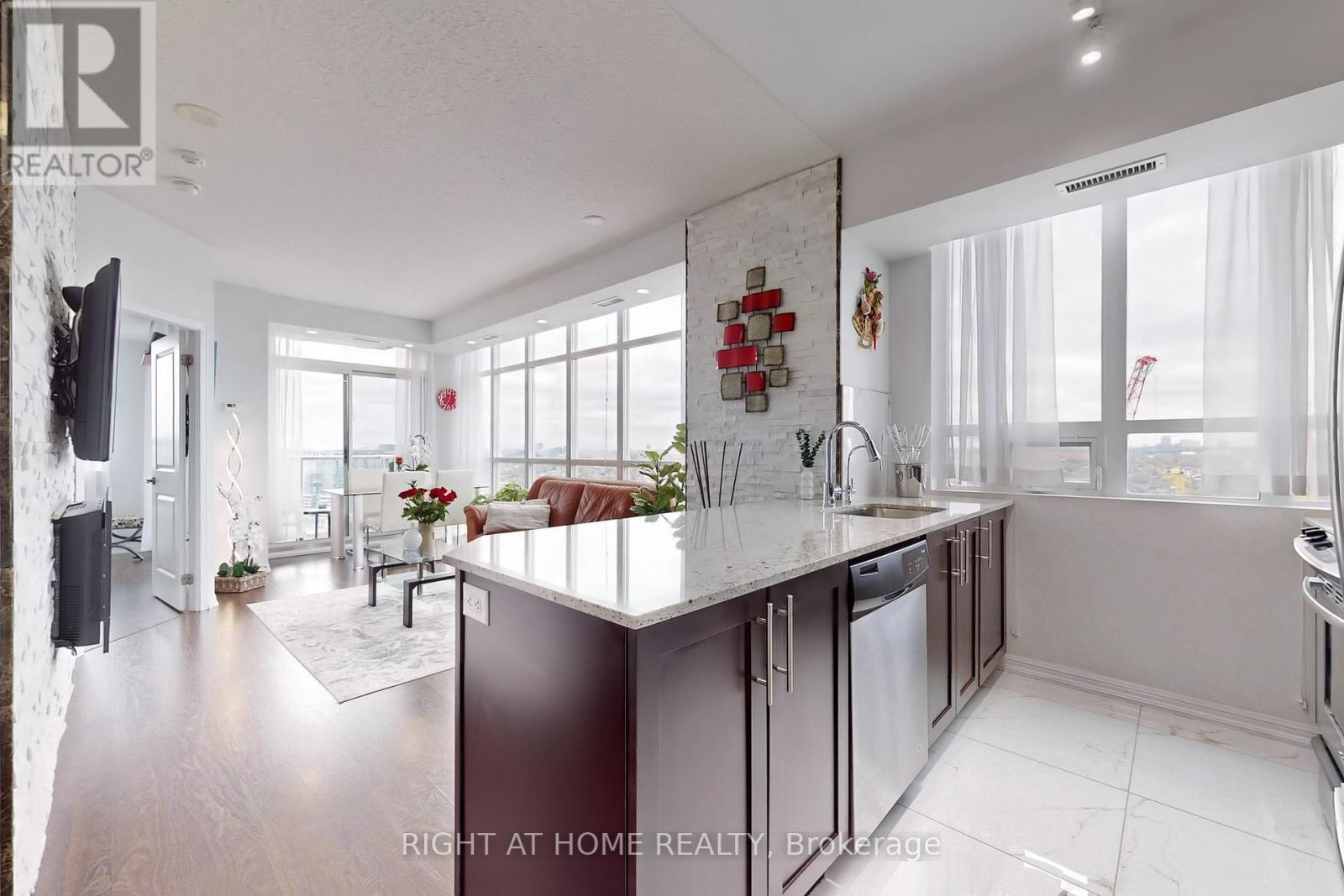 2415 - 125 WESTERN BATTERY ROAD, toronto (niagara), Ontario