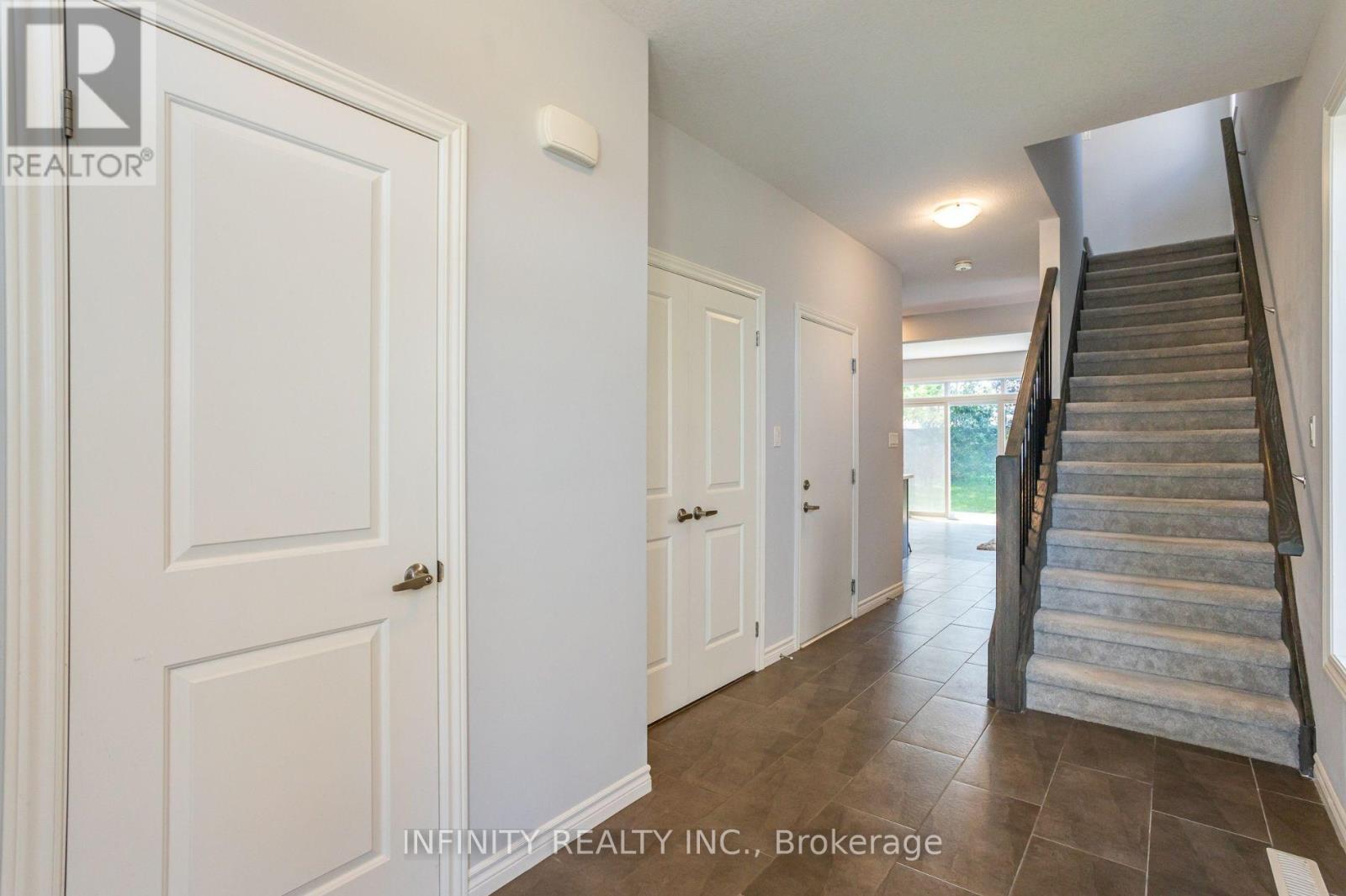 694 Chelton Road, London South, Ontario  N6M 0H8 - Photo 3 - X12123984