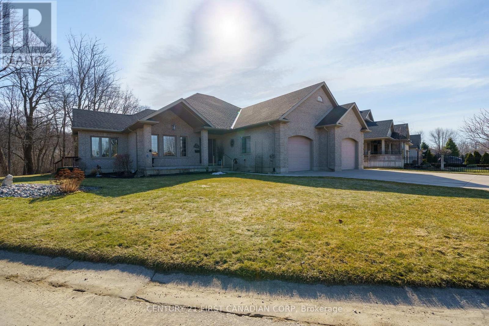 Property at 487 PETERSEN AVENUE image 1