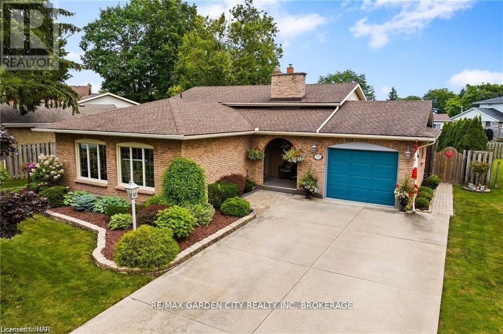 55 Sherwood Forest Trail, Welland, Ontario  L3C 5X7 - Photo 1 - X12123387