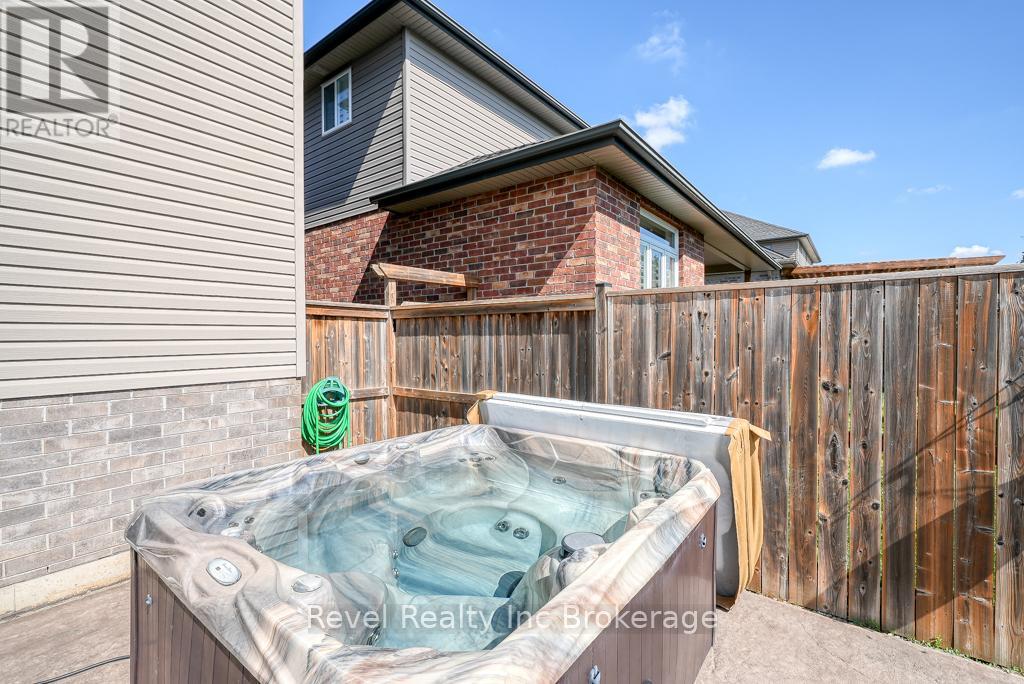 232 Dieppe Drive, Woodstock, Ontario  N4T 0G1 - Photo 28 - X12124070