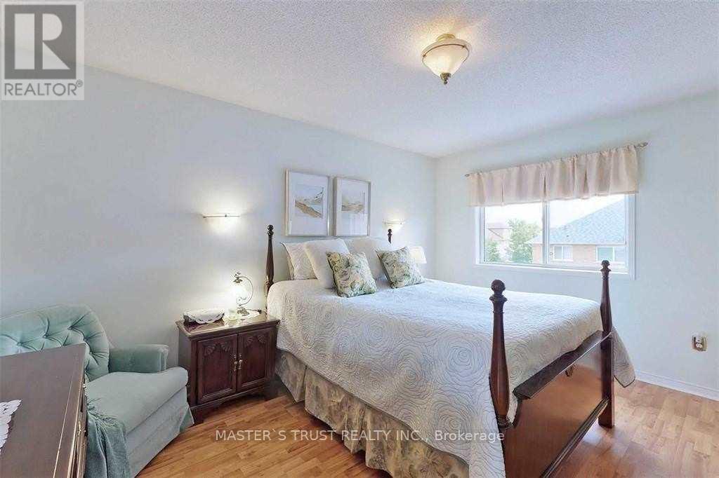19 Henrietta Street W, Markham (Berczy), Ontario  L6C 2E9 - Photo 5 - N12123840