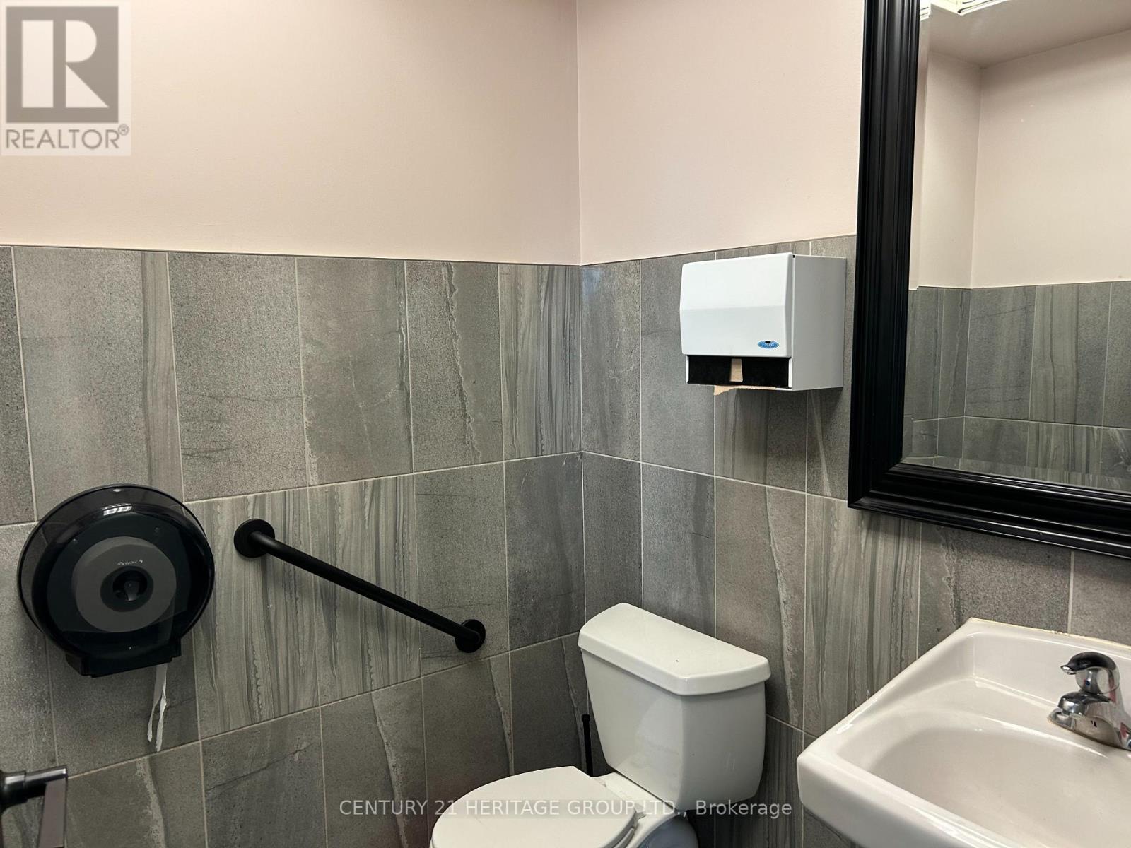 10520 Yonge Street, Richmond Hill, Ontario  L4C 3C7 - Photo 10 - N12123845