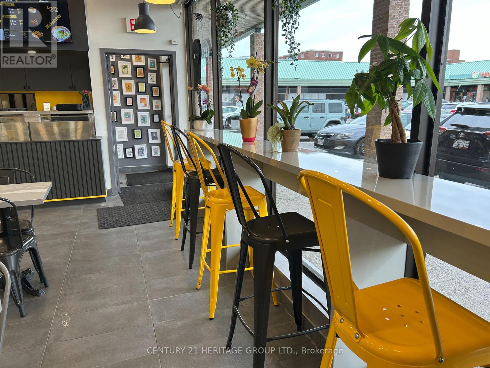 10520 Yonge Street, Richmond Hill, Ontario  L4C 3C7 - Photo 3 - N12123845