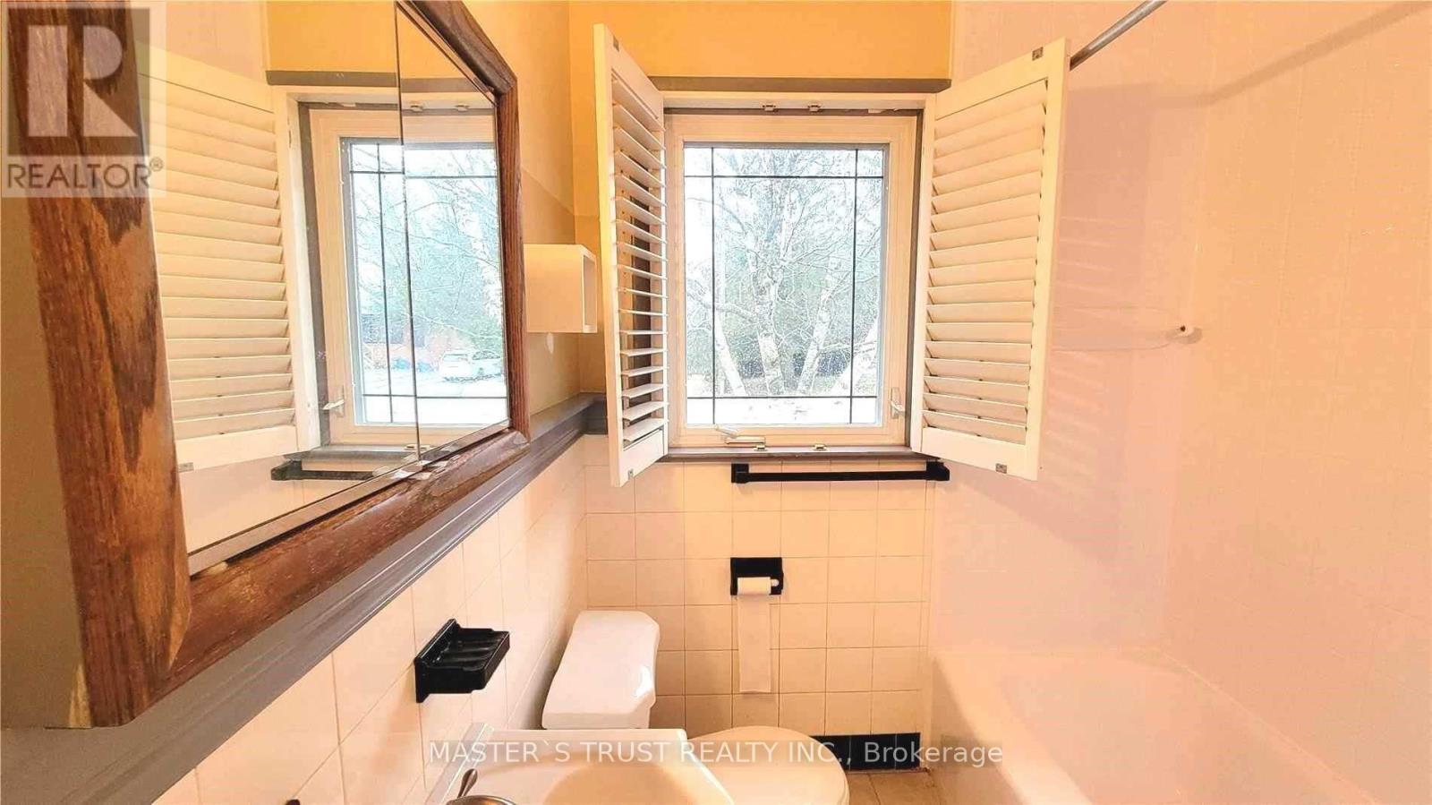Main Fl - 86 Rockport Crescent, Richmond Hill, Ontario  L4C 2L8 - Photo 11 - N12123873
