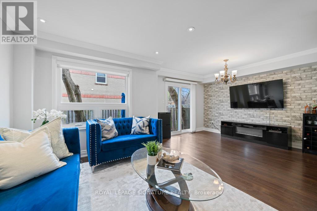 16 Bingham Street, Richmond Hill (North Richvale), Ontario  L4C 9R1 - Photo 2 - N12123957