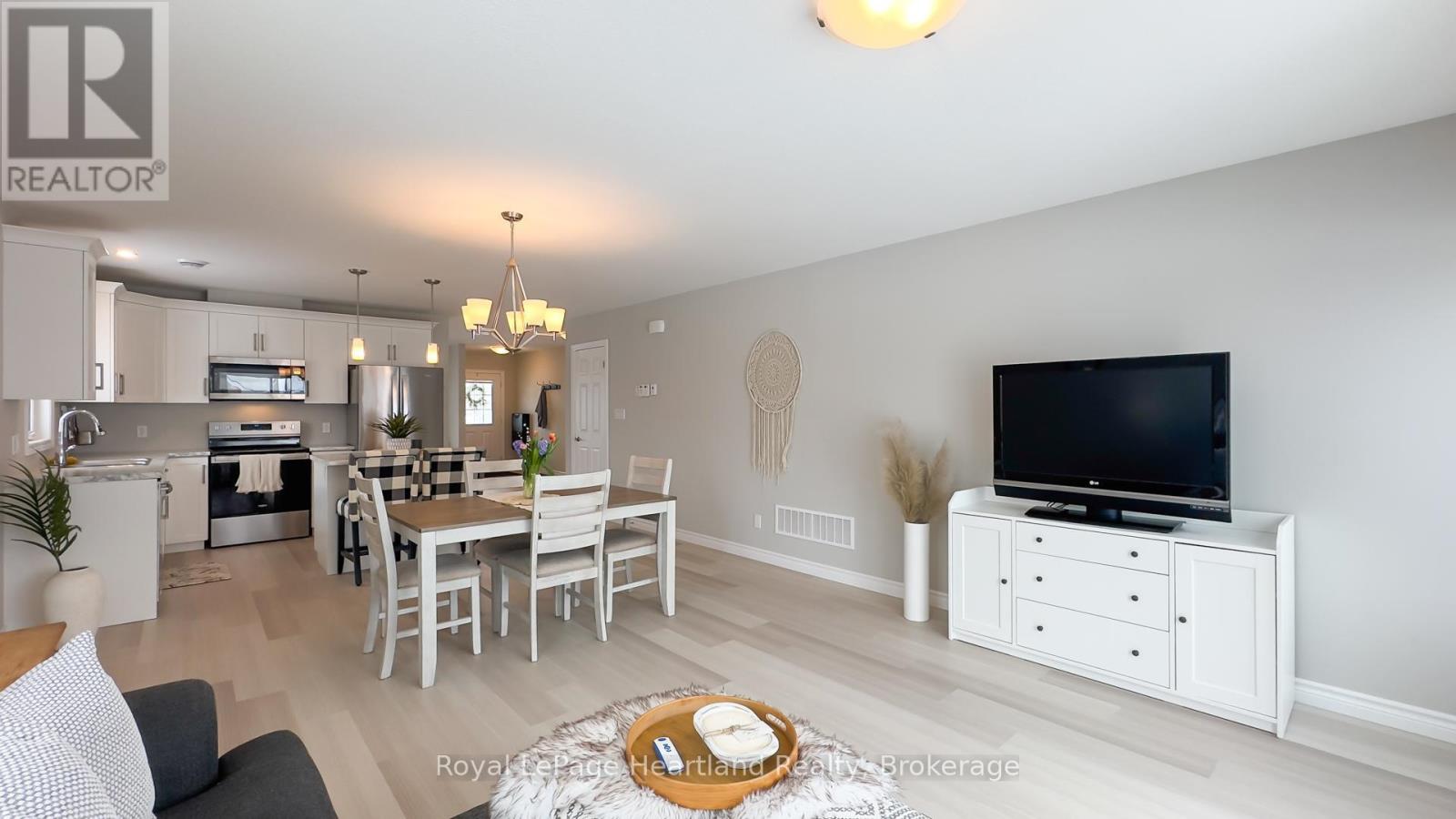 188 Lake Breeze Drive, Ashfield-Colborne-Wawanosh, Ontario  N7A 0C6 - Photo 25 - X12123964