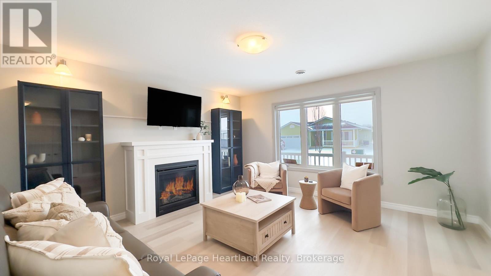 188 Lake Breeze Drive, Ashfield-Colborne-Wawanosh, Ontario  N7A 0C6 - Photo 5 - X12123964