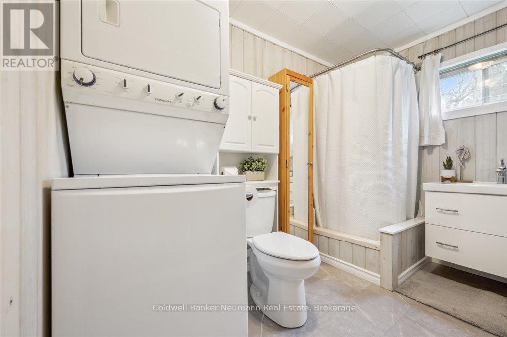 1012 Tenth Street, Centre Wellington, Ontario  N0B 1J0 - Photo 22 - X12124058