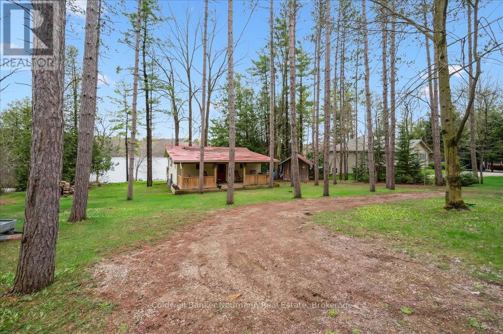 1012 Tenth Street, Centre Wellington, Ontario  N0B 1J0 - Photo 41 - X12124058