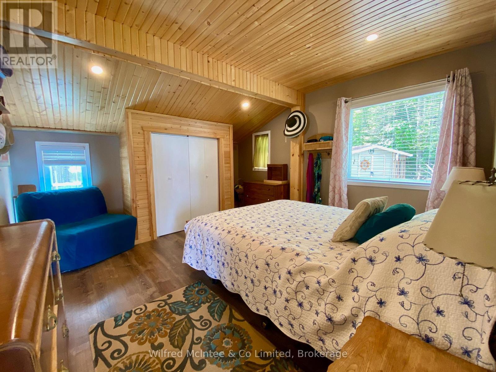 61 Wahbezee Drive, Native Leased Lands, Ontario  N0H 2G0 - Photo 34 - X12124164