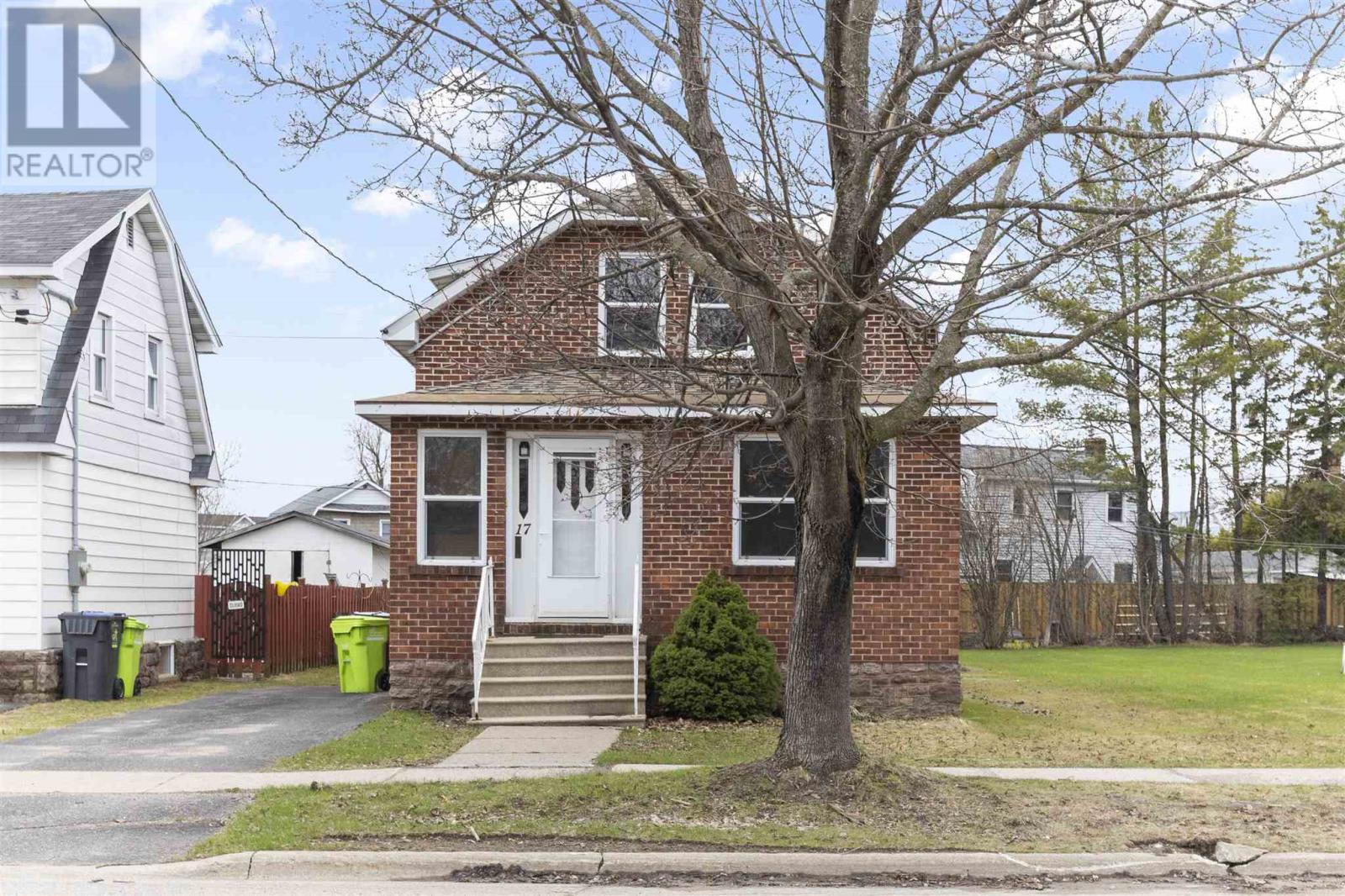 17 Alberta Ave, Sault Ste. Marie, Ontario  P6B 2N6 - Photo 3 - SM250960