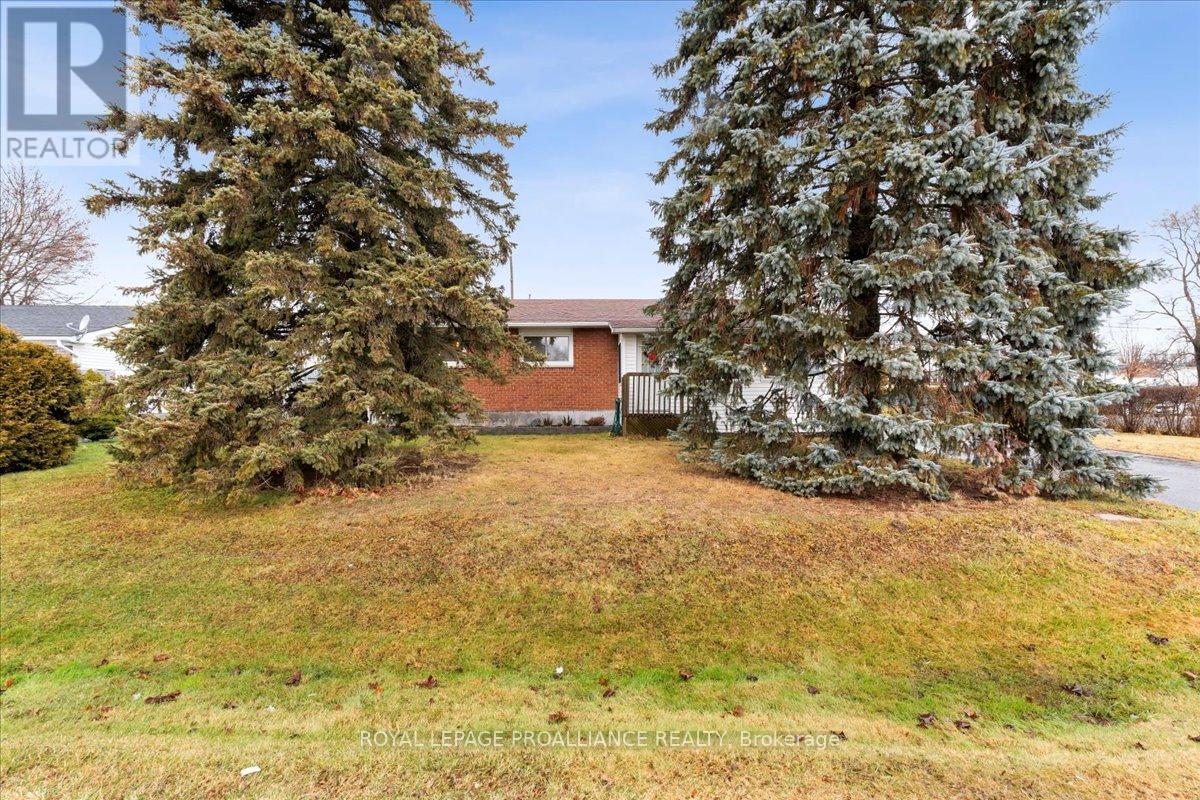 26 Highside Road, Quinte West, Ontario  K8V 5P5 - Photo 7 - X12124094