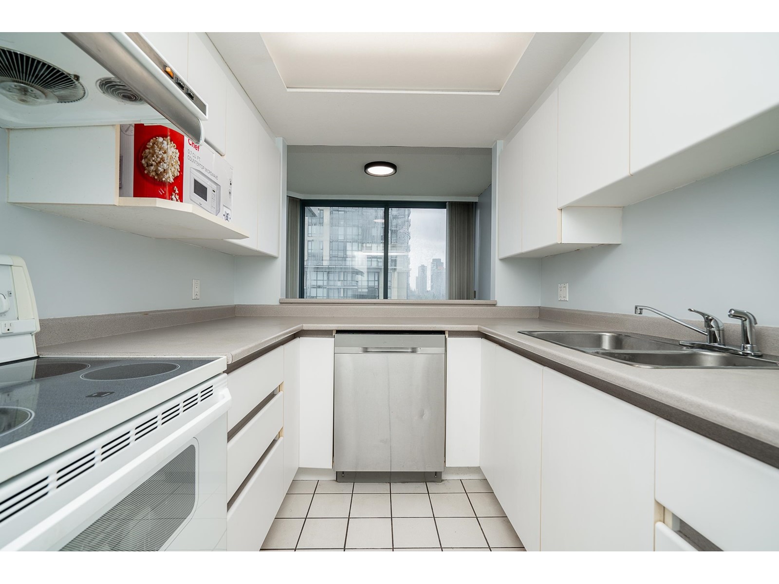 1301 13383 108 Avenue, Surrey, British Columbia  V3T 5T6 - Photo 2 - R2997905
