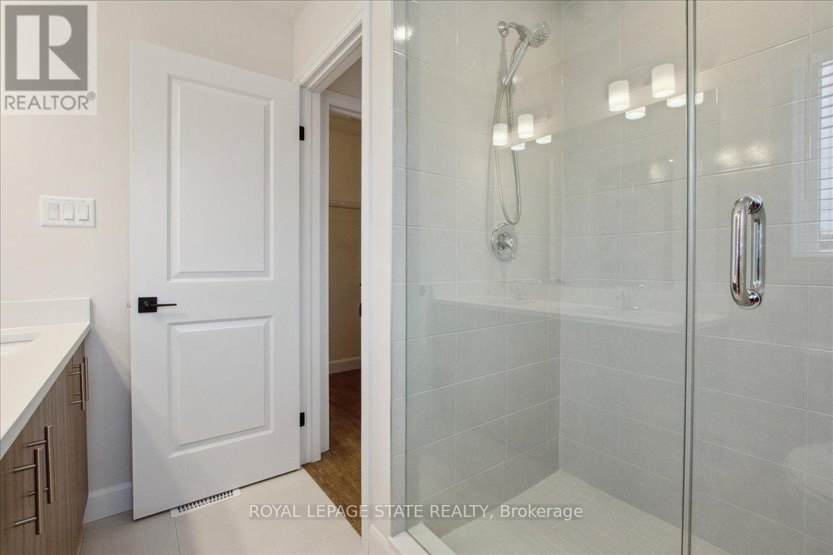 11 Cyclone Way, Fort Erie, Ontario  L0S 1B0 - Photo 25 - X12096700