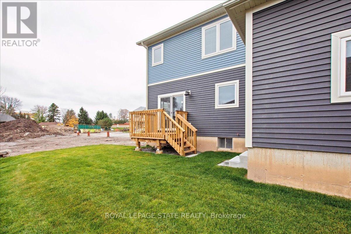 11 Cyclone Way, Fort Erie, Ontario  L0S 1B0 - Photo 37 - X12096700