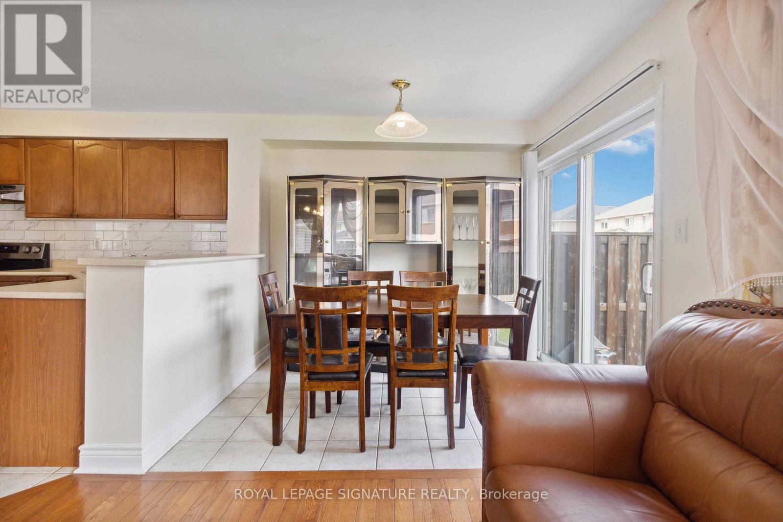 15 Eastway Street, Brampton, Ontario  L6S 6L8 - Photo 10 - W12123862