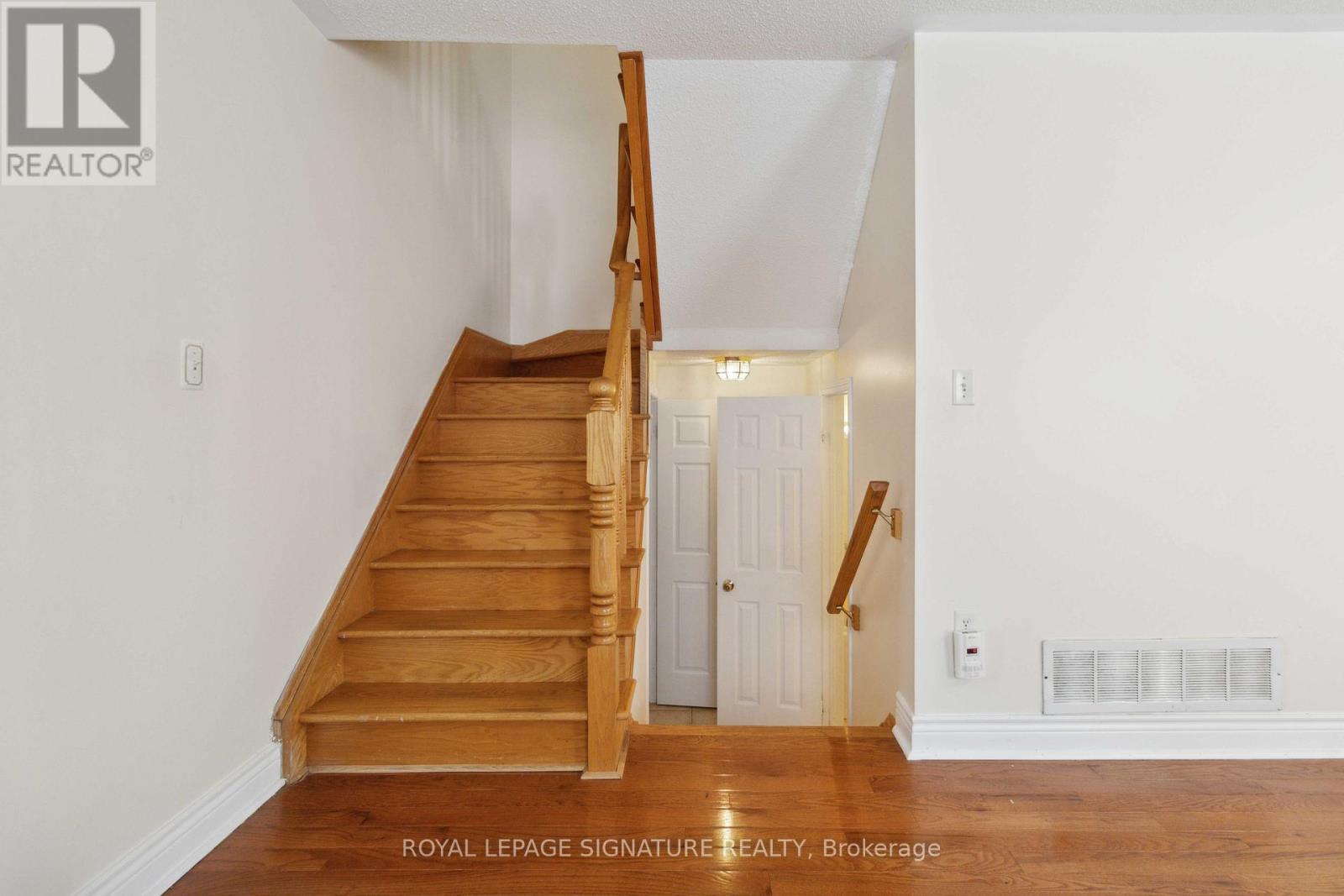 15 Eastway Street, Brampton, Ontario  L6S 6L8 - Photo 4 - W12123862
