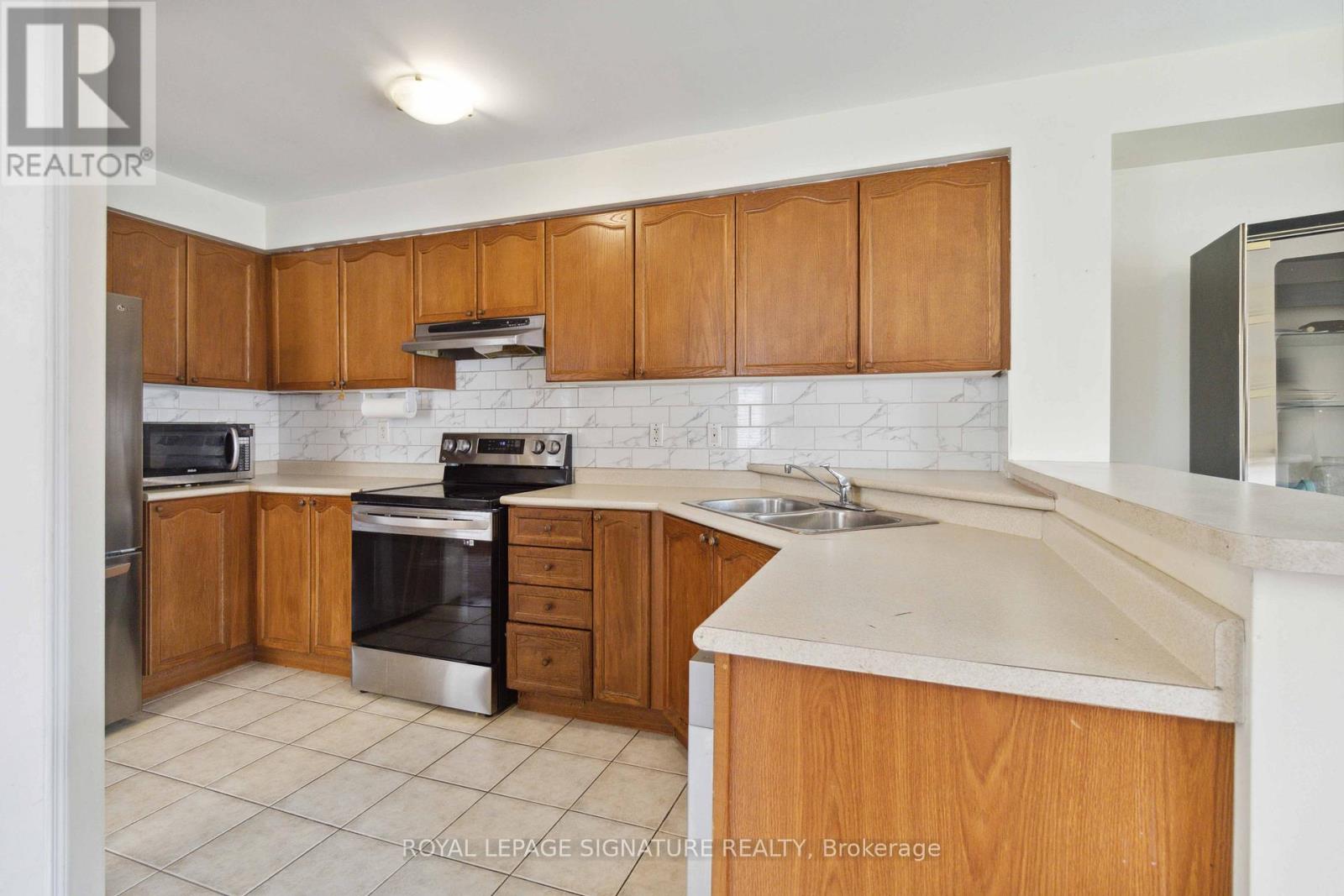 15 Eastway Street, Brampton, Ontario  L6S 6L8 - Photo 7 - W12123862