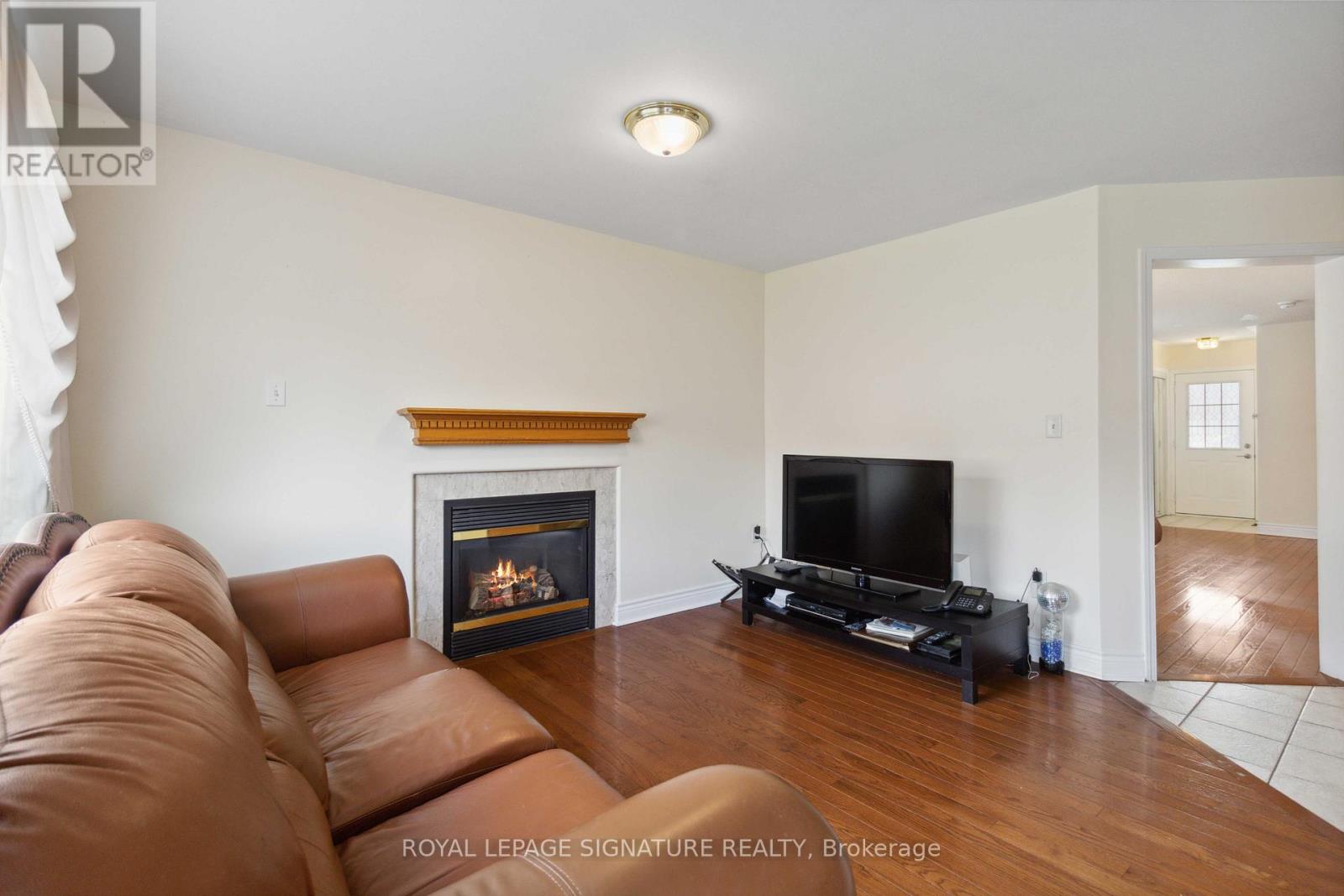 15 Eastway Street, Brampton, Ontario  L6S 6L8 - Photo 9 - W12123862