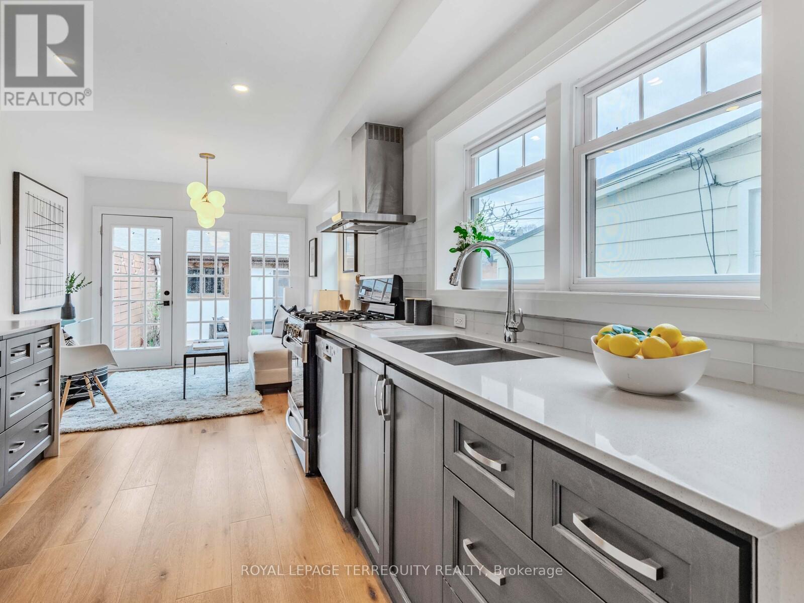 113 Sellers Avenue, Toronto (Corso Italia-Davenport), Ontario  M6E 3T7 - Photo 10 - W12123888