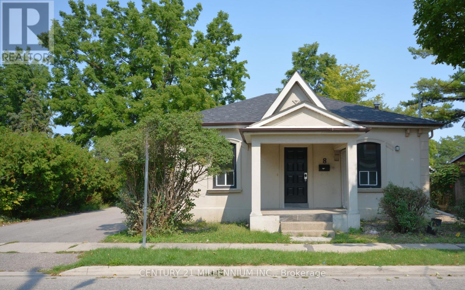 8 West Street, Brampton, Ontario  L6X 1V7 - Photo 1 - W12123907