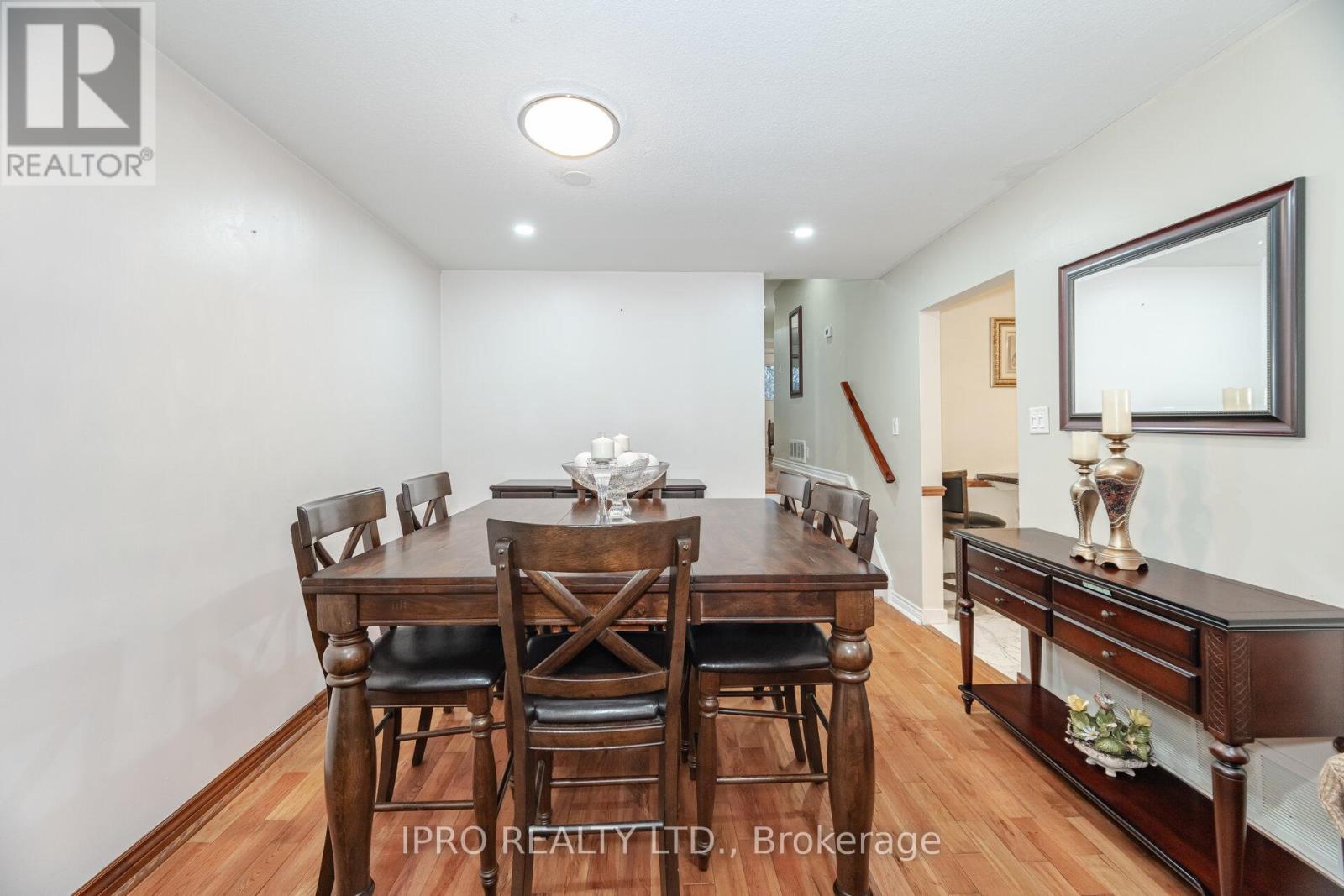 542 Lana Terrace, Mississauga, Ontario  L5A 3B3 - Photo 10 - W12123914