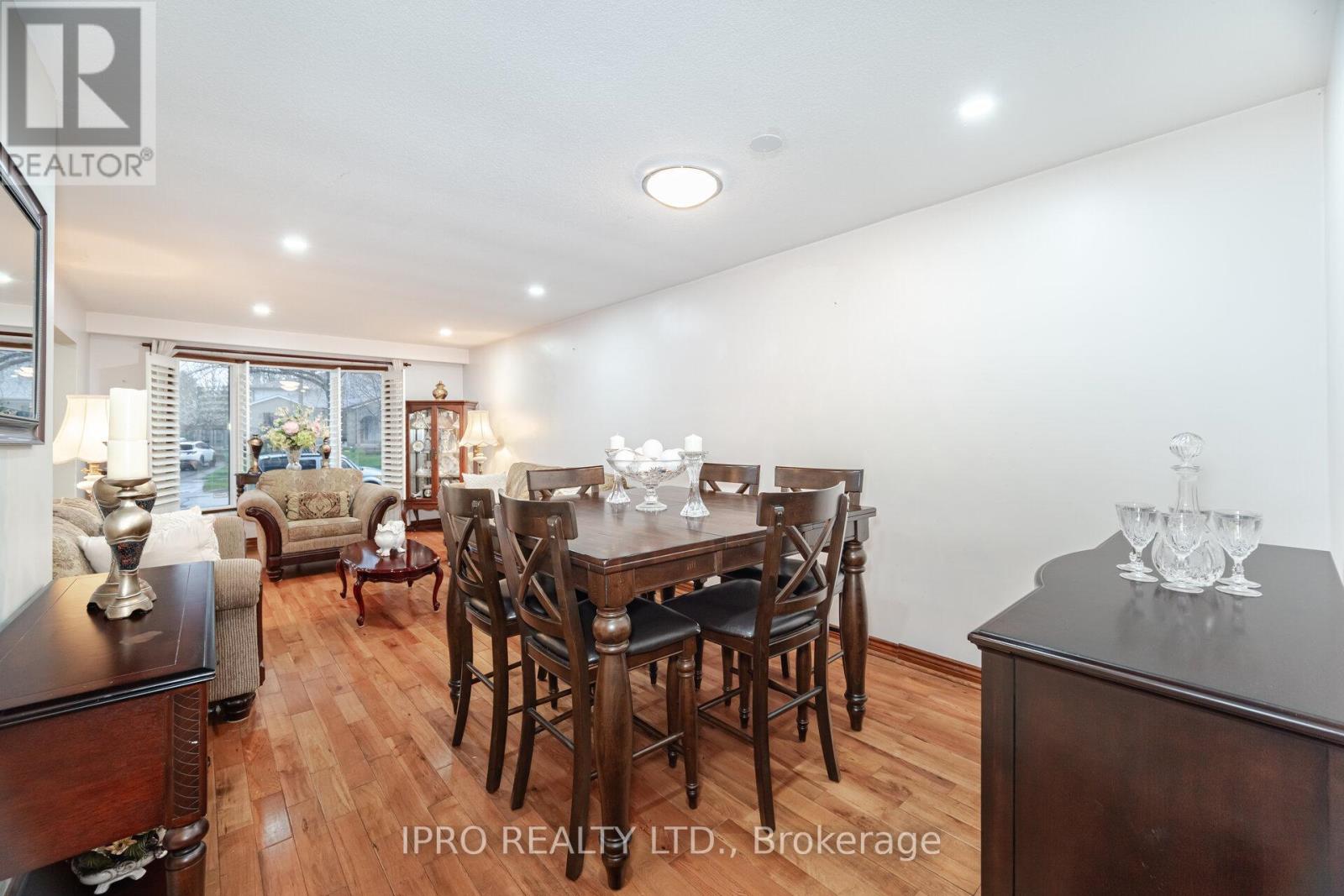 542 Lana Terrace, Mississauga, Ontario  L5A 3B3 - Photo 11 - W12123914