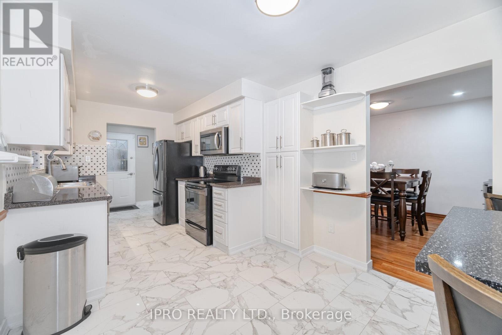 542 Lana Terrace, Mississauga, Ontario  L5A 3B3 - Photo 14 - W12123914