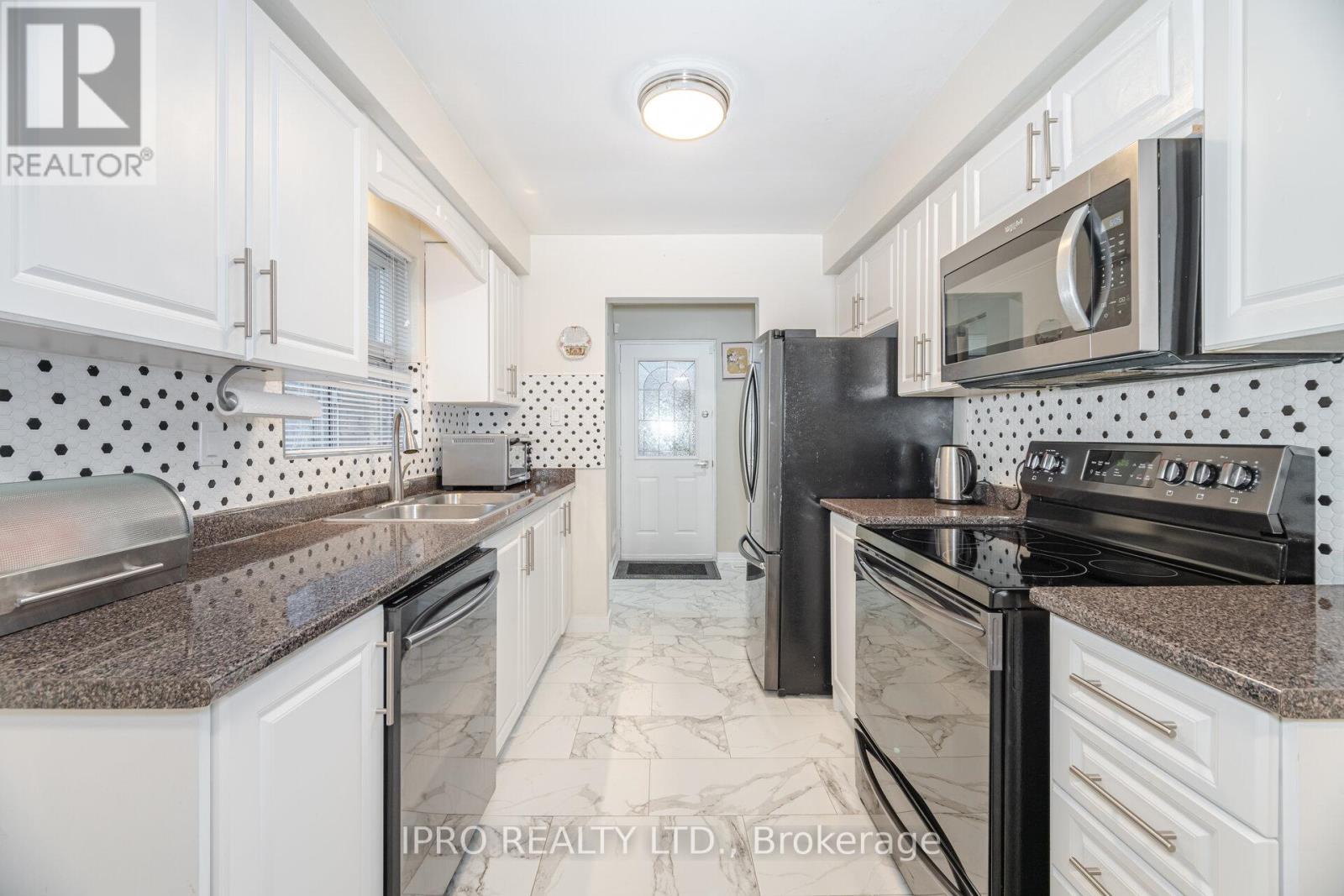 542 Lana Terrace, Mississauga, Ontario  L5A 3B3 - Photo 15 - W12123914