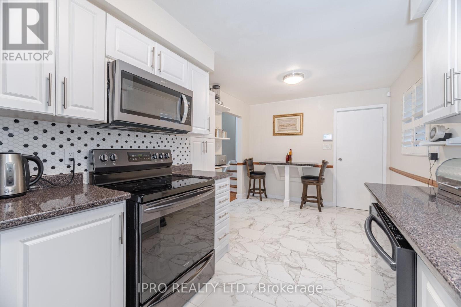 542 Lana Terrace, Mississauga, Ontario  L5A 3B3 - Photo 17 - W12123914