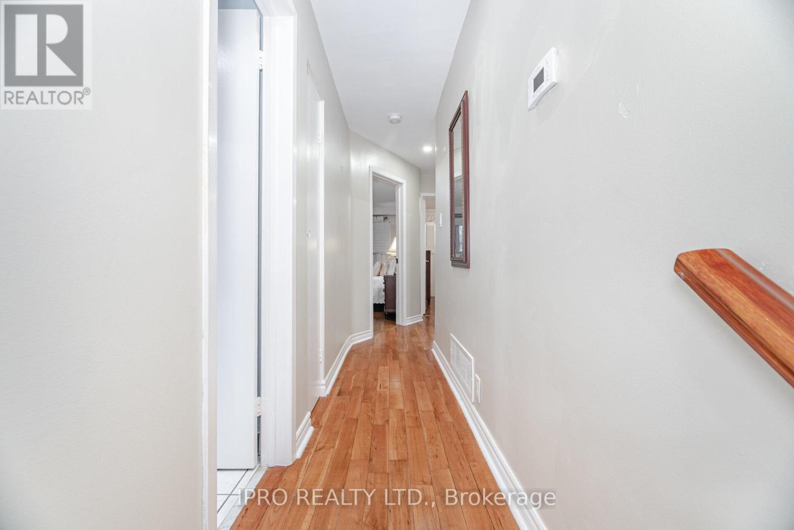 542 Lana Terrace, Mississauga (Mississauga Valleys), Ontario  L5A 3B3 - Photo 18 - W12123914