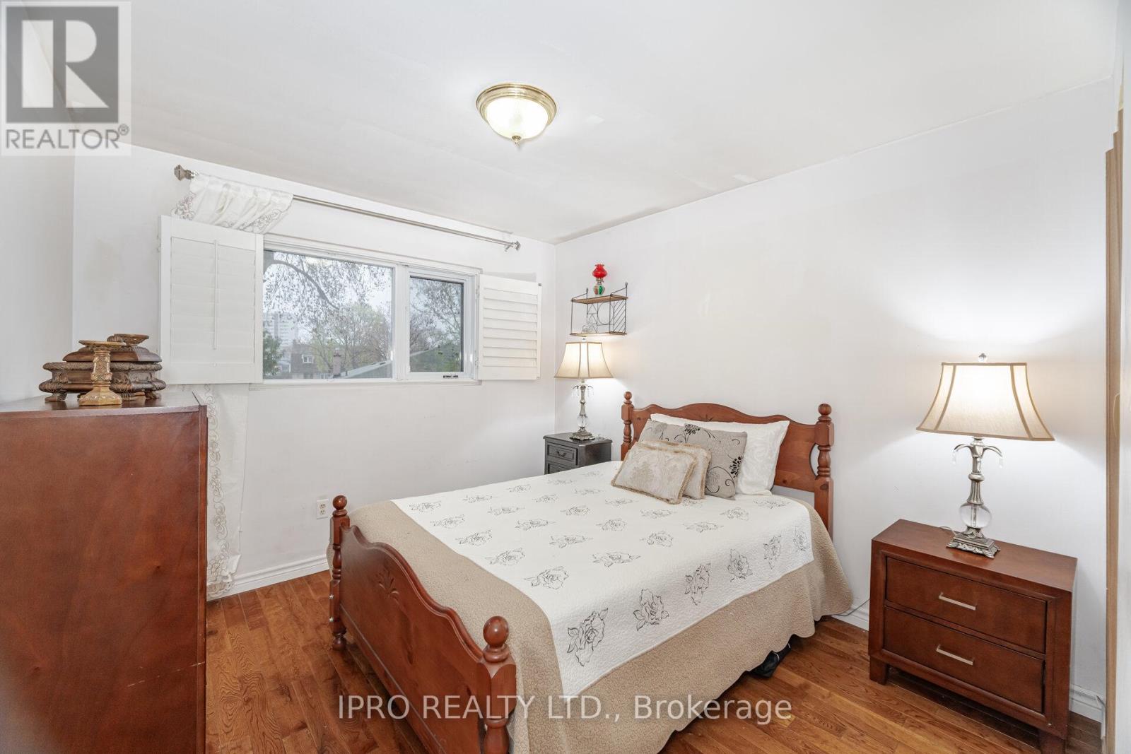 542 Lana Terrace, Mississauga, Ontario  L5A 3B3 - Photo 21 - W12123914