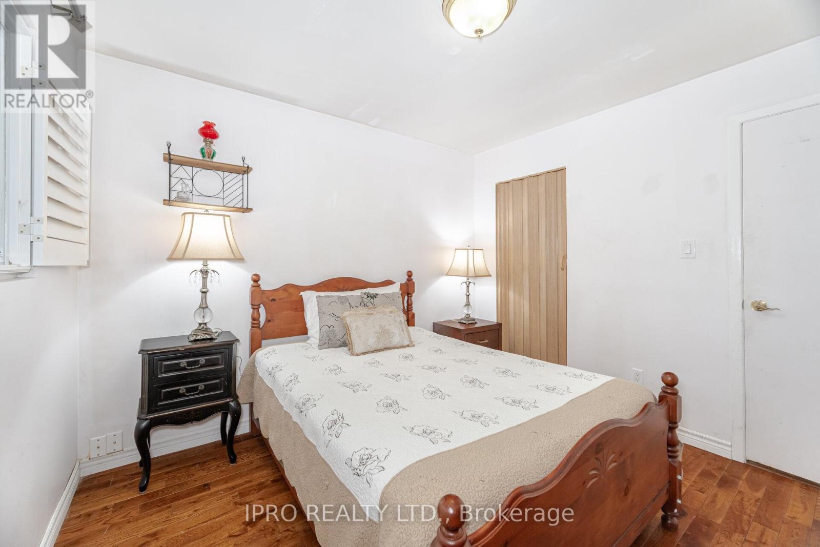 542 Lana Terrace, Mississauga, Ontario  L5A 3B3 - Photo 22 - W12123914