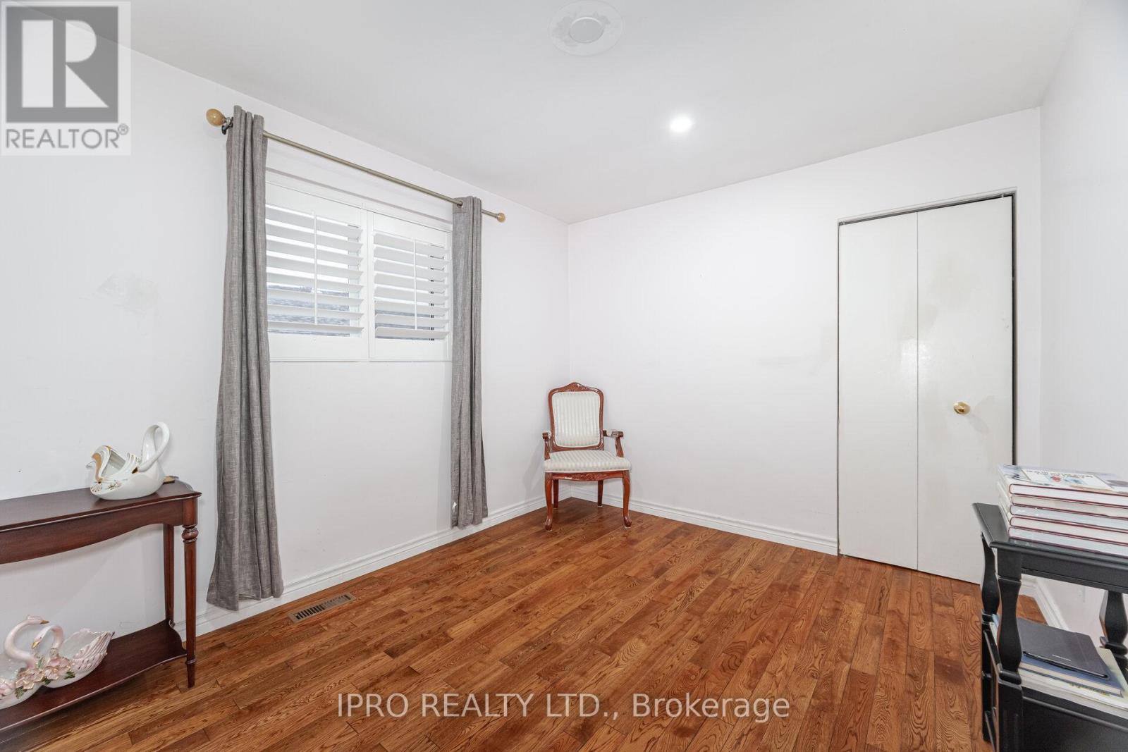 542 Lana Terrace, Mississauga, Ontario  L5A 3B3 - Photo 23 - W12123914