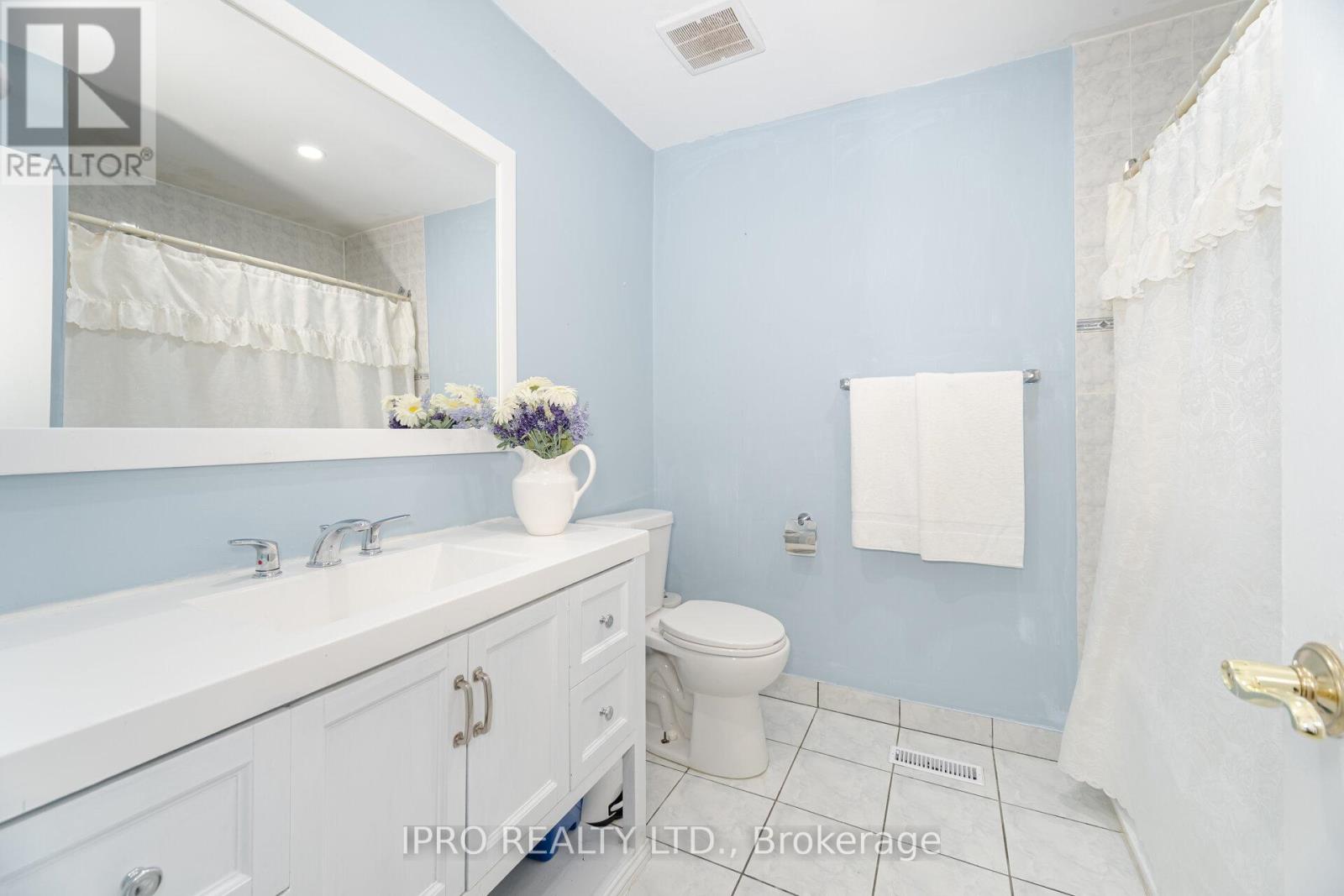 542 Lana Terrace, Mississauga, Ontario  L5A 3B3 - Photo 25 - W12123914