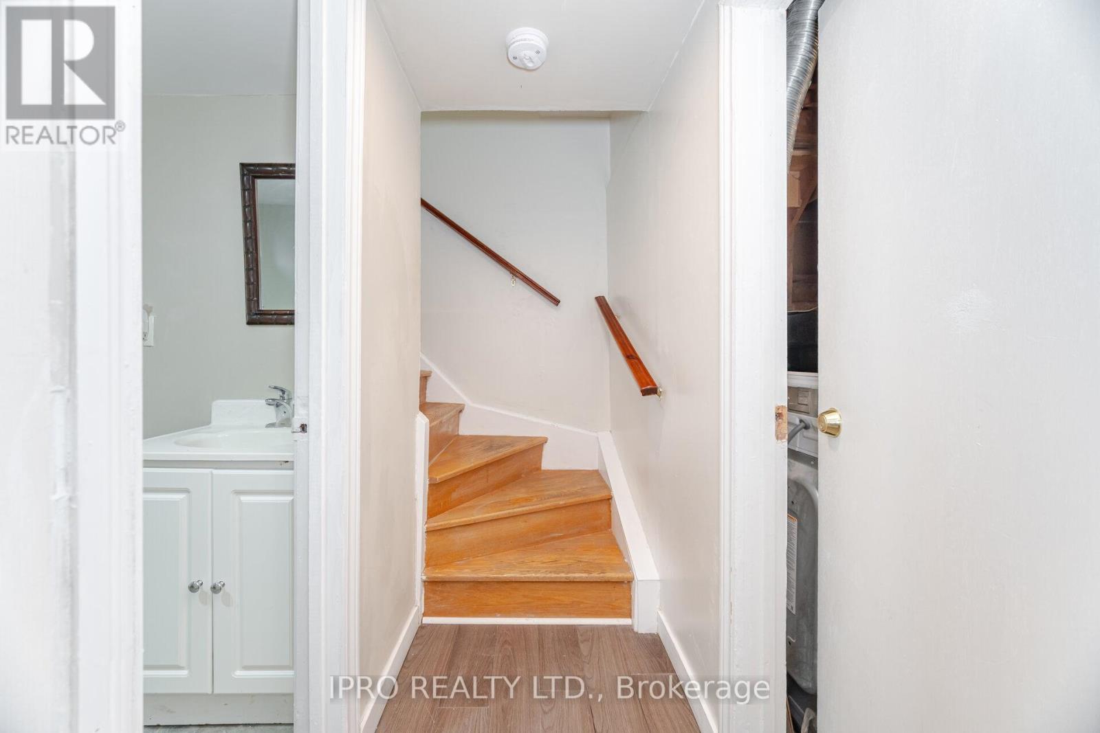 542 Lana Terrace, Mississauga, Ontario  L5A 3B3 - Photo 27 - W12123914