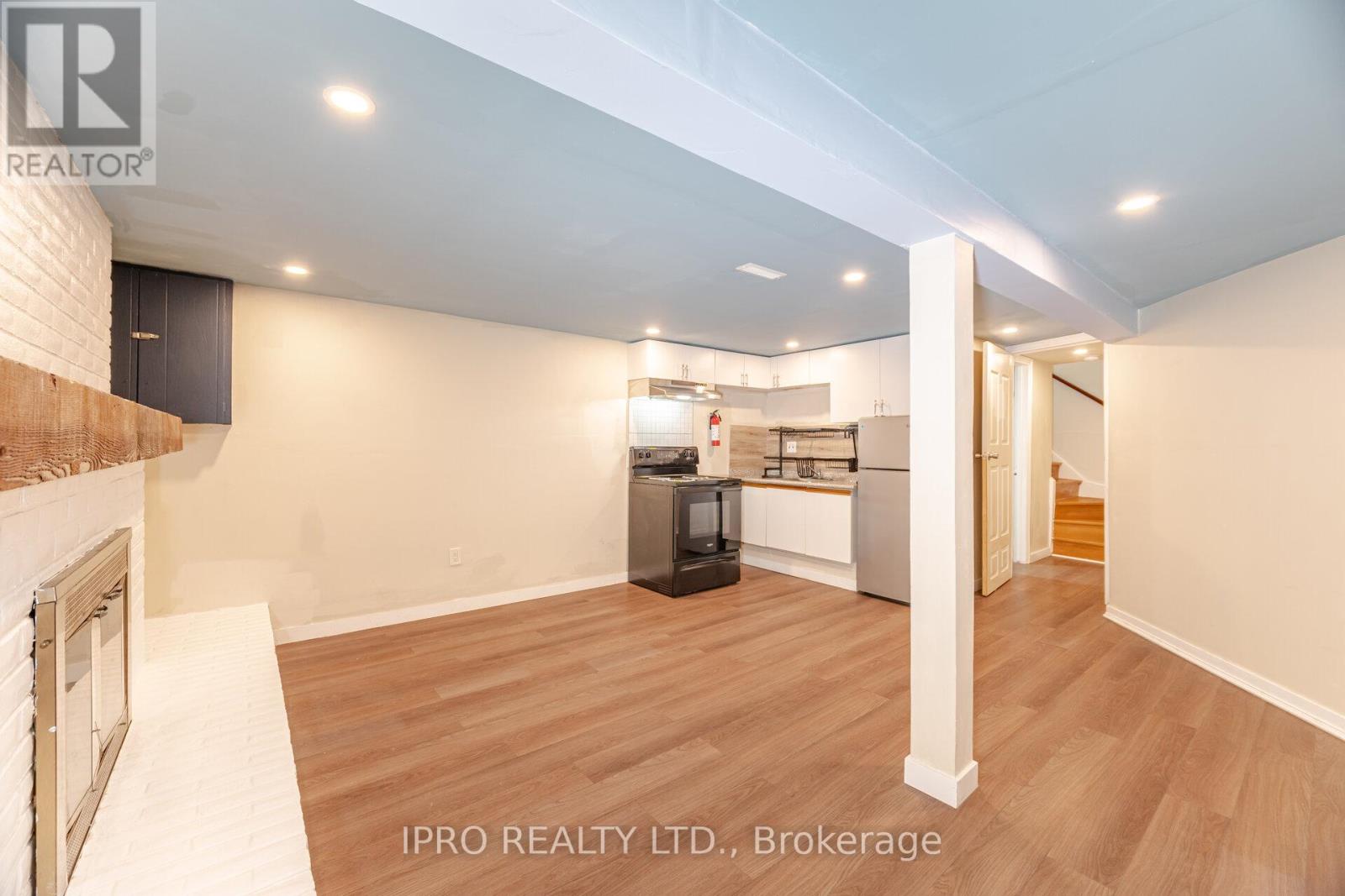 542 Lana Terrace, Mississauga, Ontario  L5A 3B3 - Photo 28 - W12123914