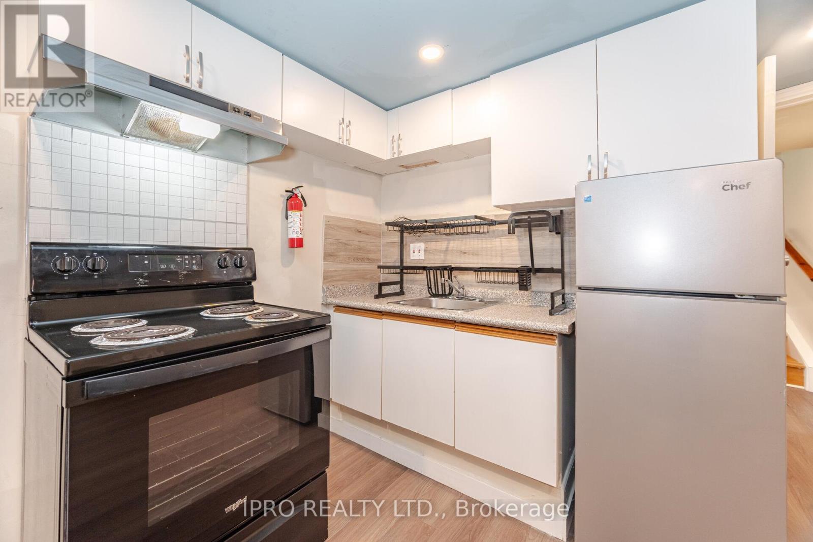 542 Lana Terrace, Mississauga, Ontario  L5A 3B3 - Photo 30 - W12123914