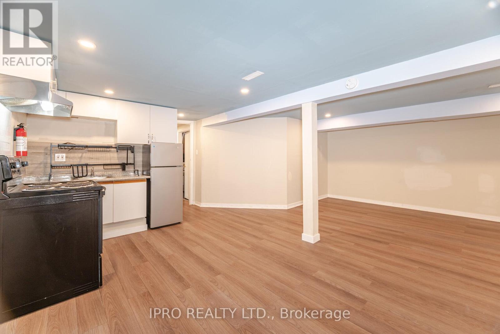 542 Lana Terrace, Mississauga, Ontario  L5A 3B3 - Photo 31 - W12123914