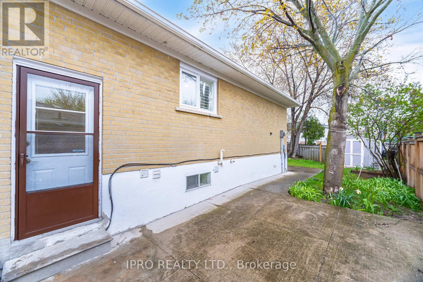542 Lana Terrace, Mississauga, Ontario  L5A 3B3 - Photo 36 - W12123914