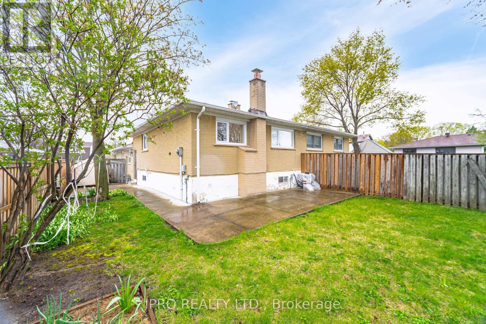 542 Lana Terrace, Mississauga, Ontario  L5A 3B3 - Photo 38 - W12123914