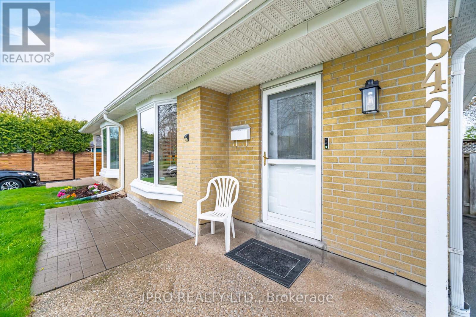 542 Lana Terrace, Mississauga (Mississauga Valleys), Ontario  L5A 3B3 - Photo 4 - W12123914
