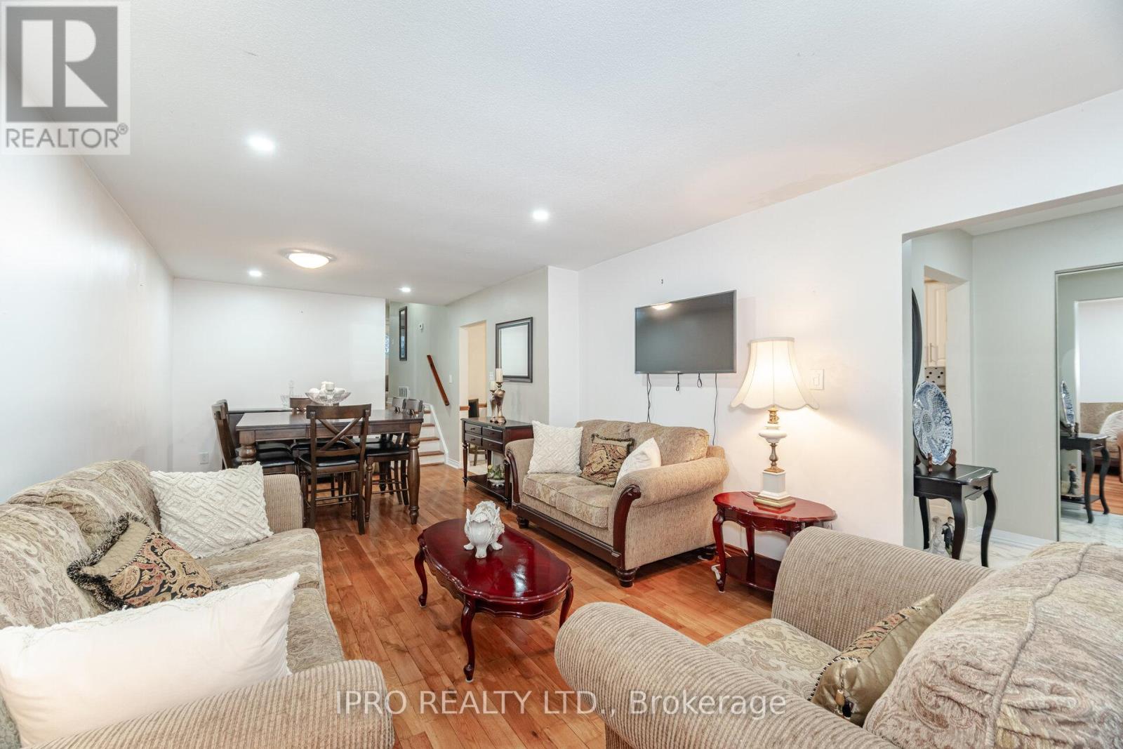 542 Lana Terrace, Mississauga, Ontario  L5A 3B3 - Photo 9 - W12123914